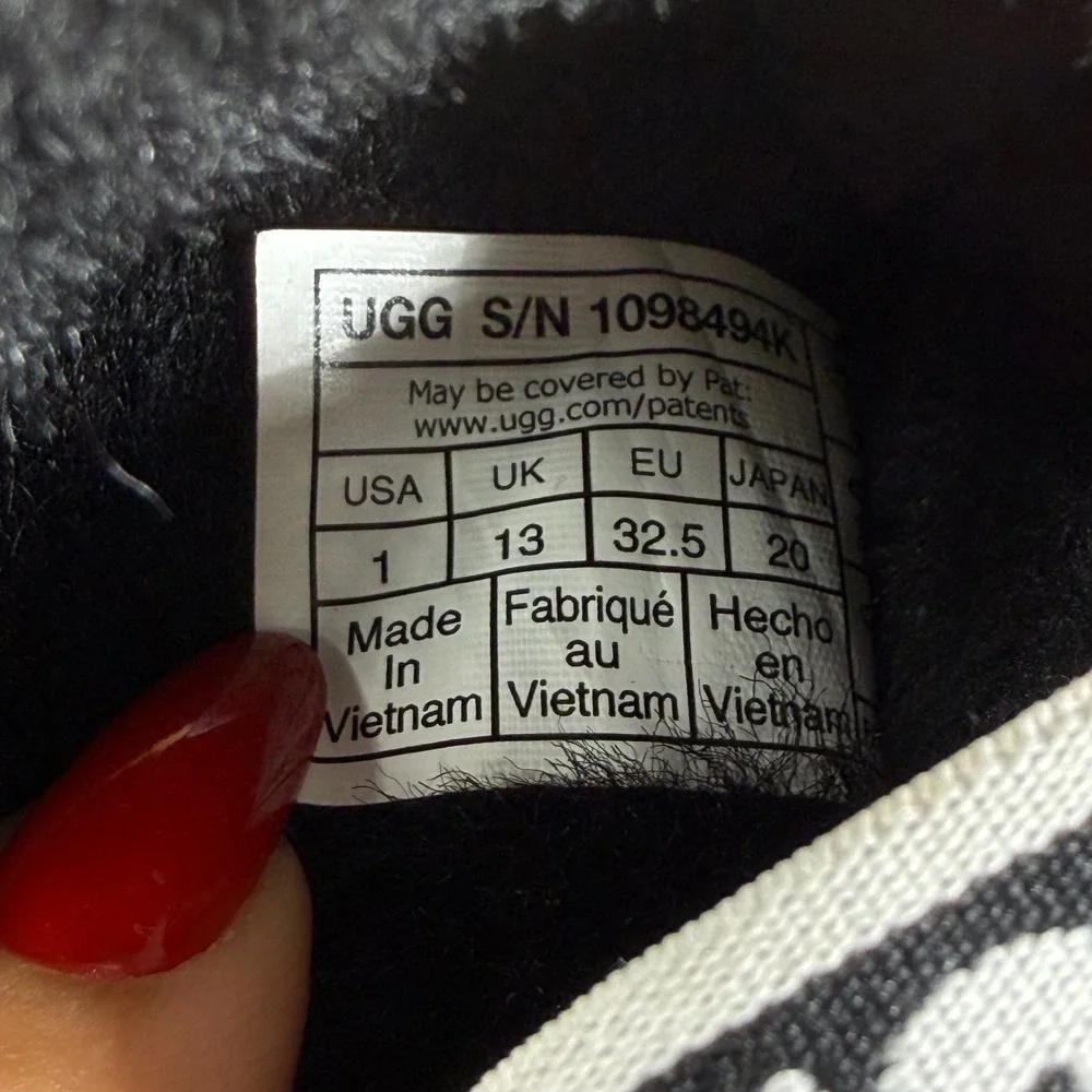 UGG Fluff Yeah Slide Black Sheepskin Elastic Backstrap Slippers Girl Size 1 Cozy